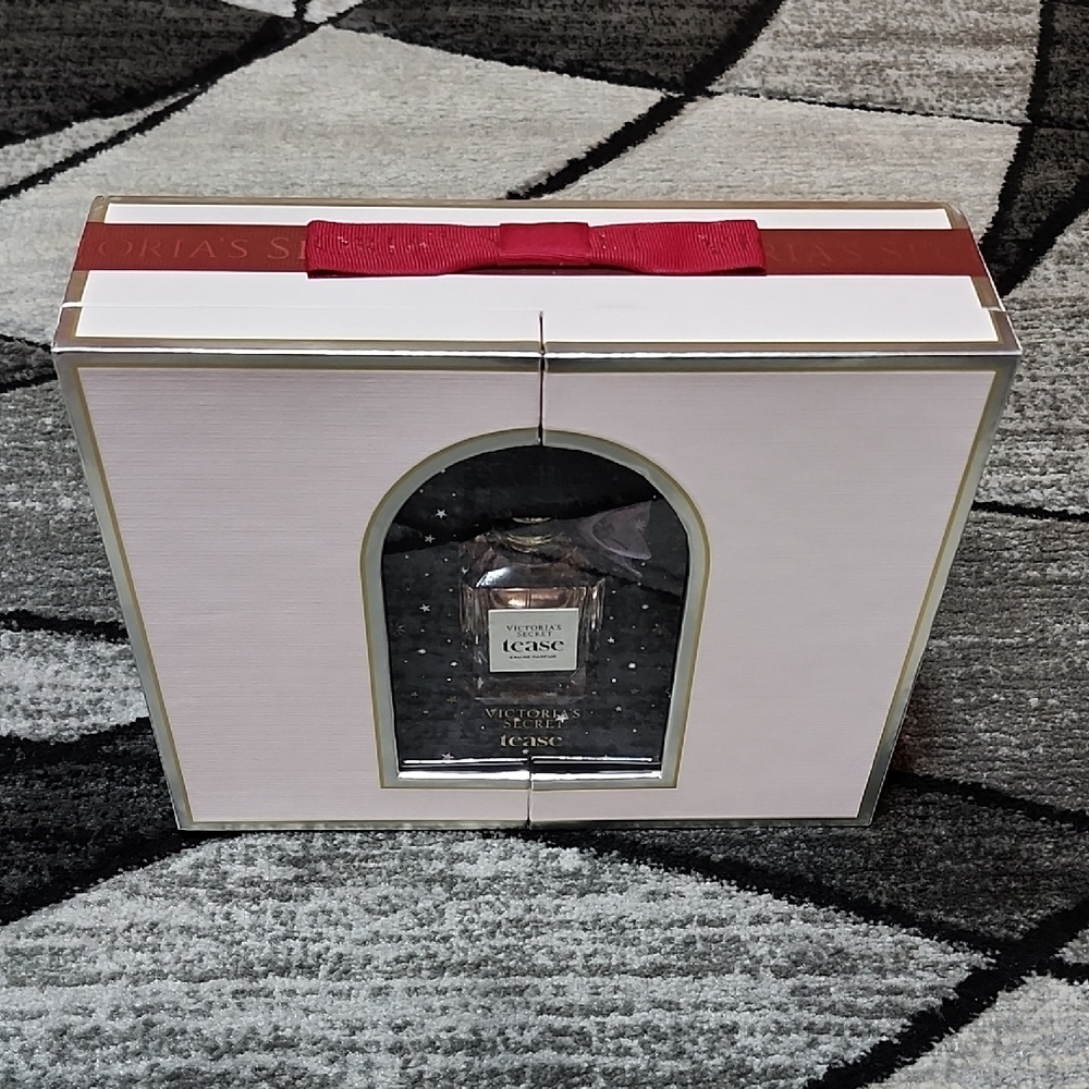 VS TEASE LUXE 3-PIECE FRAGRANCE GIFT SET PRICE FIRM - Picture 1 of 14